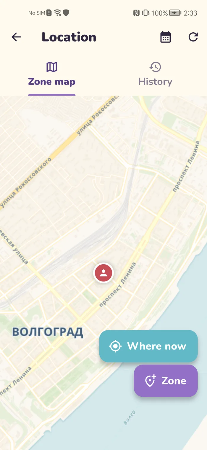 Location screen in the Gardion app: map with the child's point, accuracy in meters and phone battery level